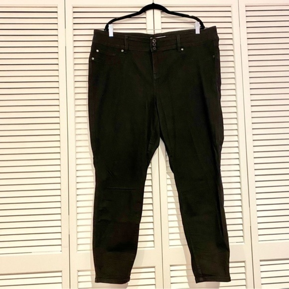 Torrid High-Rise Skinny Jegging Jeans (NWOT)​​ - Picture 2 of 8